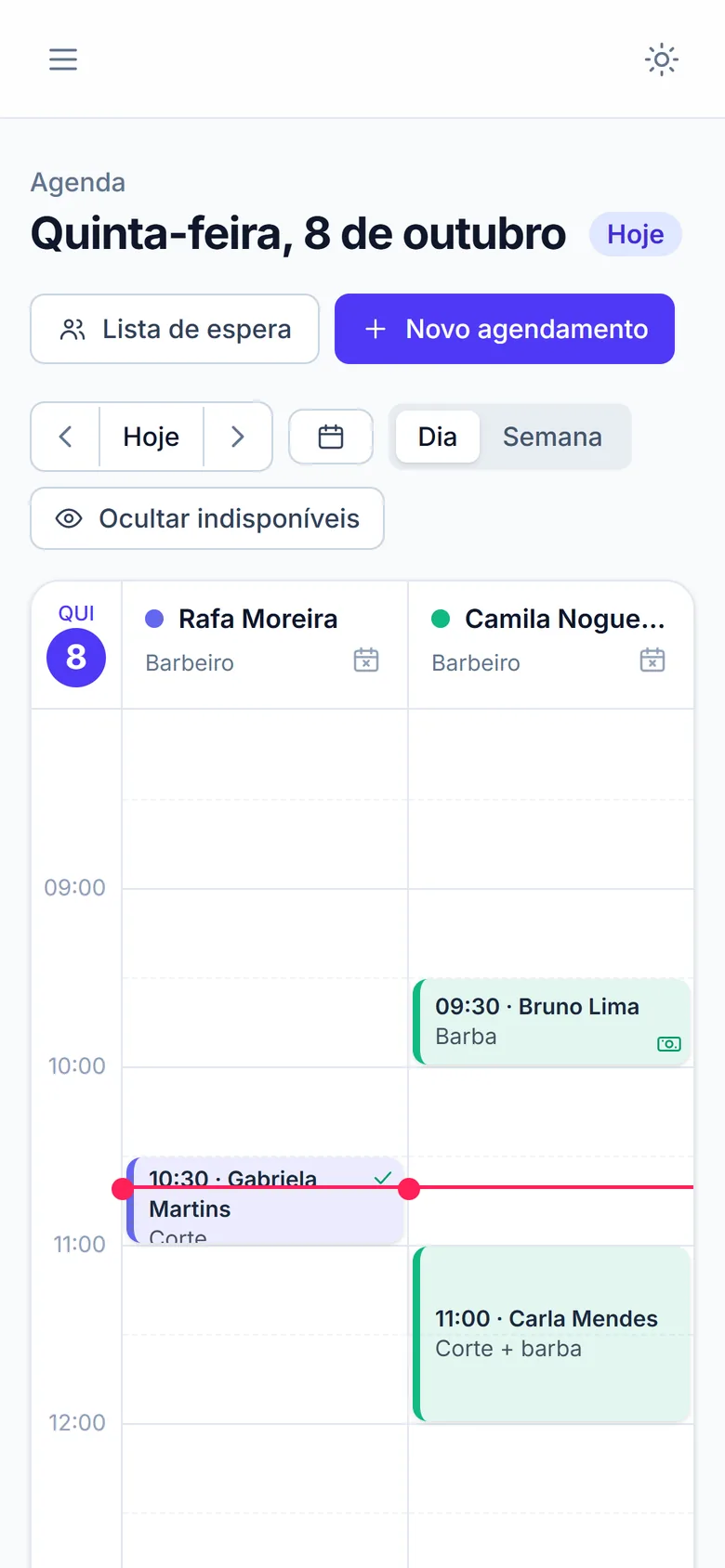 A mesma agenda no celular, com a data em destaque e os atendimentos do dia.